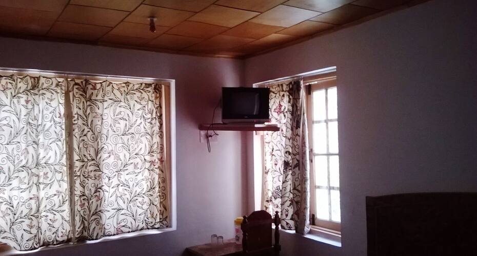 Hotel Royal Foot Hill, Pahalgam 3
